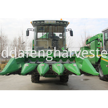 self-propelled maize harvesting